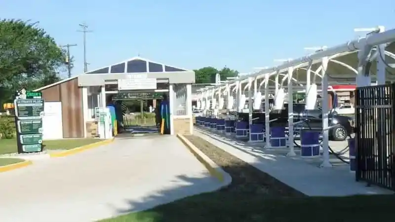 car wash photo Texas auto dealer polisher